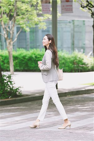 ethnic walking tree - Japanese attractive businesswoman in downtown Tokyo Stock Photo - Premium Royalty-Free, Code: 622-08482408
