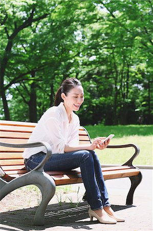 simsearch:614-06896872,k - Japanese attractive woman in a city park Stock Photo - Premium Royalty-Free, Code: 622-08482426