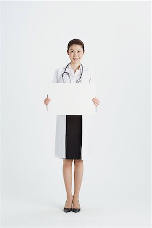 doctor smile not nurse not patient not mother not animal not breastfeeding - Attractive Japanese woman doctor Stock Photo - Premium Royalty-Free, Code: 622-08482643