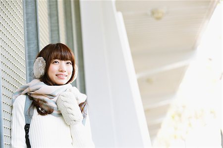 Attractive Japanese woman with muffler on a Winter sunny day Photographie de stock - Premium Libres de Droits, Code: 622-08519721