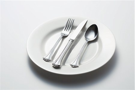 simsearch:622-08519642,k - Empty plate and cutlery Stockbilder - Premium RF Lizenzfrei, Bildnummer: 622-08519759