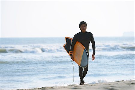 surfboard mature man - Japanese surfer walking on the beach Stock Photo - Premium Royalty-Free, Code: 622-08512629