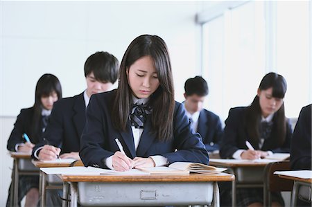 Japanese high-school students during a lesson Foto de stock - Sin royalties Premium, Código: 622-08542929