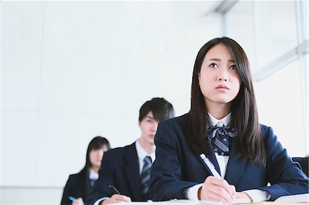 skewed - Japanese high-school students during a lesson Foto de stock - Sin royalties Premium, Código: 622-08542934