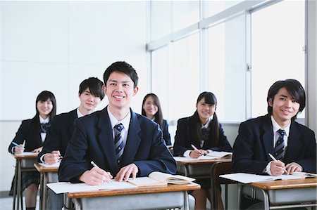 studying (all students) - Japanese high-school students during a lesson Photographie de stock - Premium Libres de Droits, Code: 622-08542935