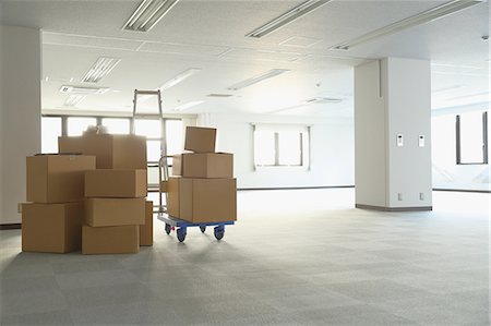 simsearch:622-08657638,k - Boxes in an empty office Stock Photo - Premium Royalty-Free, Code: 622-08578950