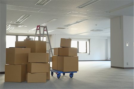 simsearch:622-08657638,k - Boxes in an empty office Stock Photo - Premium Royalty-Free, Code: 622-08578951