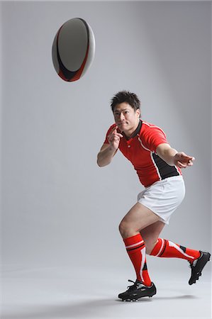 simsearch:622-08657728,k - Portrait of Japanese rugby player throwing ball Stockbilder - Premium RF Lizenzfrei, Bildnummer: 622-08657728