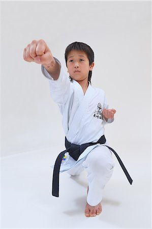 simsearch:622-08839944,k - Japanese kid in karate uniform on white background Foto de stock - Sin royalties Premium, Código: 622-08657835