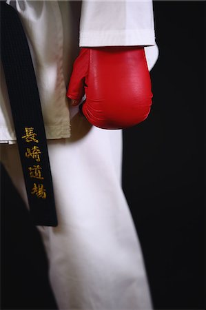 simsearch:622-08657807,k - Japanese kid in karate uniform on black background Stock Photo - Premium Royalty-Free, Code: 622-08657862