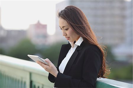 simsearch:622-09014015,k - Young Japanese businesswoman with tablet by a river downtown Tokyo Stock Photo - Premium Royalty-Free, Code: 622-08765683
