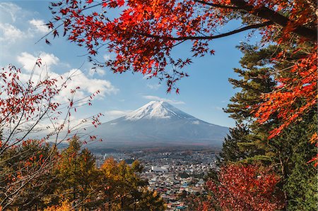 simsearch:859-09175326,k - Mount Fuji and Autumn leaves from Arakura Sengen Shrine, Yamanashi Prefecture, Japan Stock Photo - Premium Royalty-Free, Code: 622-08839934