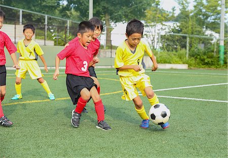 simsearch:649-06041801,k - Japanese kids playing soccer Foto de stock - Sin royalties Premium, Código: 622-08893884