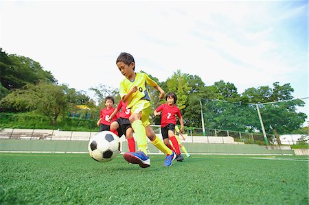 Japanese kids playing soccer Foto de stock - Sin royalties Premium, Código: 622-08893959