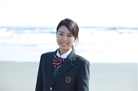 Young Japanese woman in a high school uniform by the sea, Chiba, Japan Foto de stock - Royalty Free Premium, Número: 622-08949159