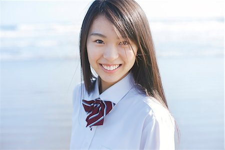 simsearch:622-08949127,k - Young Japanese woman in a high school uniform by the sea, Chiba, Japan Foto de stock - Royalty Free Premium, Número: 622-08949173