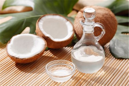 simsearch:622-06900255,k - Coconut Oil Foto de stock - Sin royalties Premium, Código: 622-08949202