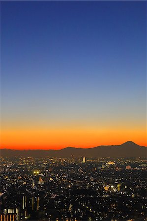 simsearch:862-07690308,k - Tokyo cityscape at sunset Foto de stock - Royalty Free Premium, Número: 622-08949256