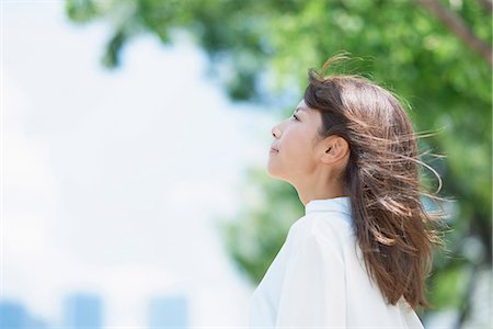 simsearch:622-09014015,k - Portrait of young Japanese woman and fresh green, Tokyo, Japan Stock Photo - Premium Royalty-Free, Code: 622-09014005