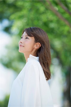 simsearch:622-09014015,k - Portrait of young Japanese woman and fresh green, Tokyo, Japan Stock Photo - Premium Royalty-Free, Code: 622-09014006