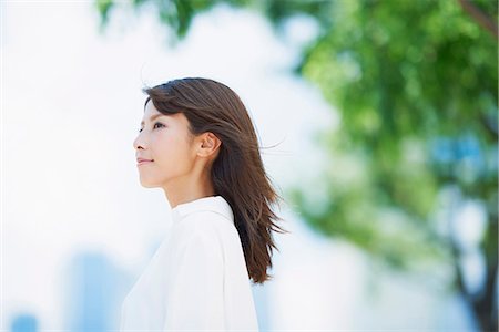 simsearch:622-09014015,k - Portrait of young Japanese woman and fresh green, Tokyo, Japan Stock Photo - Premium Royalty-Free, Code: 622-09014002