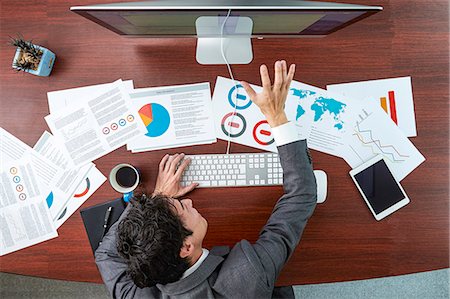 sales person with a tablet - Top view of Japanese businessman in the office Stock Photo - Premium Royalty-Free, Code: 622-09014026