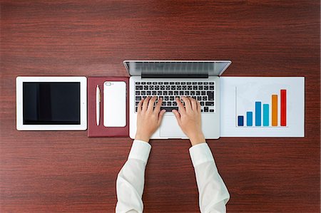 desk directly above - Top view of Japanese businesswoman in the office Stock Photo - Premium Royalty-Free, Code: 622-09014036