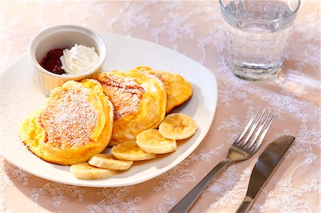 simsearch:622-08123047,k - Souffle Pancakes Stockbilder - Premium RF Lizenzfrei, Bildnummer: 622-09014241