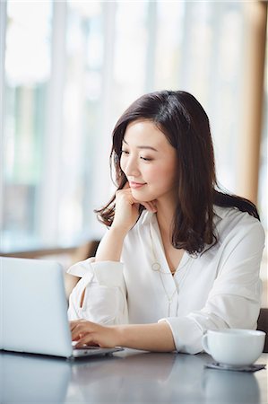 simsearch:859-06538452,k - Japanese woman with laptop in a stylish cafe Stock Photo - Premium Royalty-Free, Code: 622-09014303