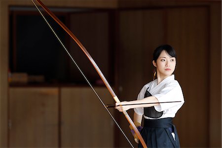 simsearch:859-09018715,k - Japanese traditional archery athlete practicing Foto de stock - Sin royalties Premium, Código: 622-09014544