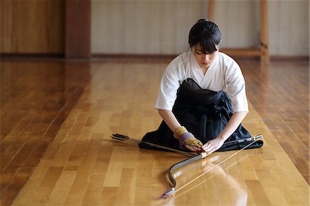 simsearch:859-09018715,k - Japanese traditional archery athlete practicing Foto de stock - Sin royalties Premium, Código: 622-09014556