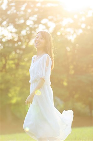 simsearch:622-09014015,k - Young Japanese woman in a city park Stock Photo - Premium Royalty-Free, Code: 622-09014569