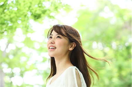 simsearch:622-09014015,k - Young Japanese woman in a city park Stock Photo - Premium Royalty-Free, Code: 622-09014562