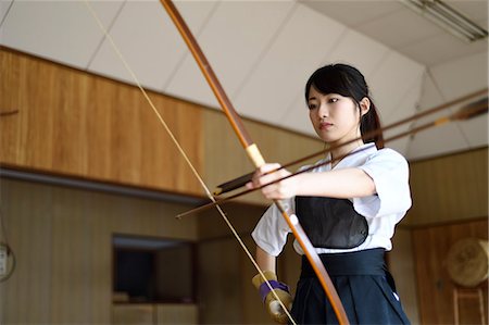 simsearch:859-09018715,k - Japanese traditional archery athlete practicing Foto de stock - Sin royalties Premium, Código: 622-09014578