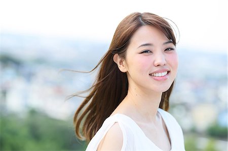 simsearch:622-09014015,k - Young Japanese woman in a city park Stock Photo - Premium Royalty-Free, Code: 622-09014570