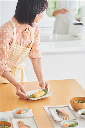 Japanese couple cooking together in the kitchen Stock Photo - Premium Royalty-Free, Code: 622-09056244