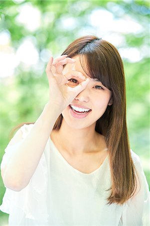 simsearch:622-09014015,k - Attractive Japanese woman in a city park Stock Photo - Premium Royalty-Free, Code: 622-09138654
