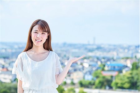 simsearch:622-09014015,k - Attractive Japanese woman in a city park Stock Photo - Premium Royalty-Free, Code: 622-09138681