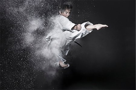 simsearch:622-08839944,k - Image composite of Japanese karate athlete Foto de stock - Sin royalties Premium, Código: 622-09148402