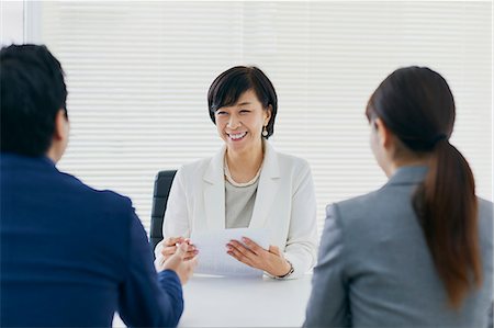 simsearch:622-08482644,k - Japanese senior businesswoman having meeting in the office Stock Photo - Premium Royalty-Free, Code: 622-09169488