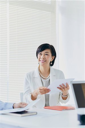 simsearch:622-08482644,k - Japanese senior businesswoman having meeting in the office Stock Photo - Premium Royalty-Free, Code: 622-09169491