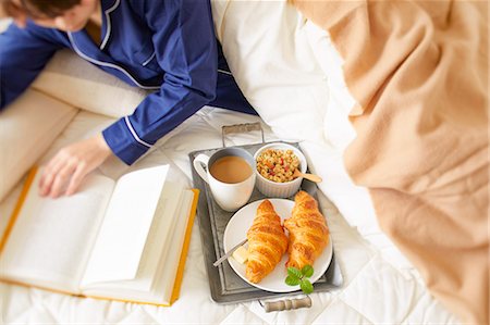 simsearch:622-08542976,k - Japanese woman having breakfast in bed Stock Photo - Premium Royalty-Free, Code: 622-09169585