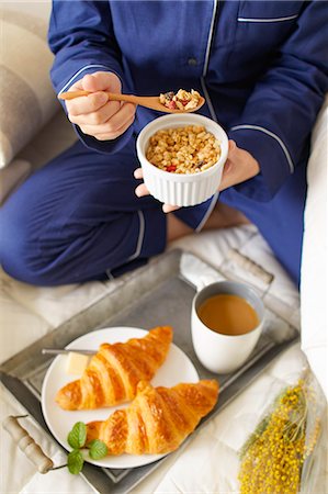 simsearch:622-08542976,k - Japanese woman having breakfast in bed Stock Photo - Premium Royalty-Free, Code: 622-09169591