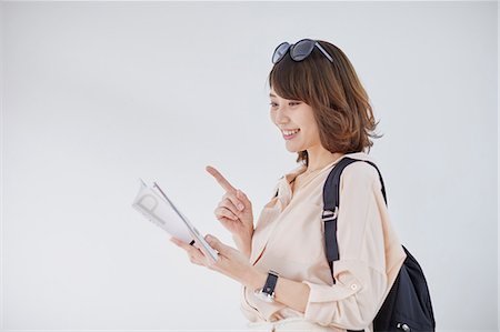 Young Japanese woman against white wall Fotografie stock - Premium Royalty-Free, Codice: 622-09169647