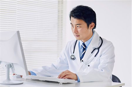 simsearch:622-09169659,k - Japanese doctor in his studio Foto de stock - Sin royalties Premium, Código: 622-09169655