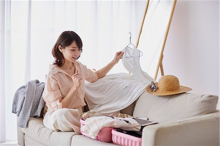stopfen - Young Japanese woman on sofa Stockbilder - Premium RF Lizenzfrei, Bildnummer: 622-09169651