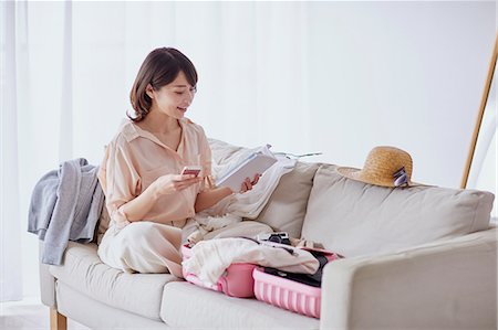 stopfen - Young Japanese woman on sofa Stockbilder - Premium RF Lizenzfrei, Bildnummer: 622-09169652