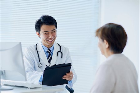 Japanese doctor with a patient in his studio Stock Photo - Premium Royalty-Free, Code: 622-09169667