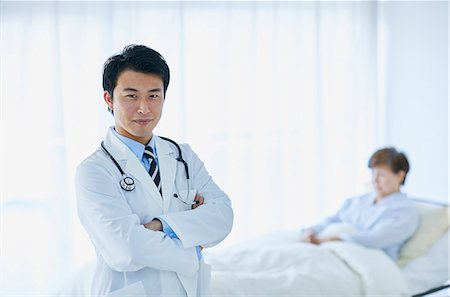 sincere - Japanese doctor with a patient in bed Stock Photo - Premium Royalty-Free, Code: 622-09169683