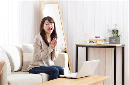 simsearch:614-02985277,k - Japanese woman buying online Stock Photo - Premium Royalty-Free, Code: 622-09169774